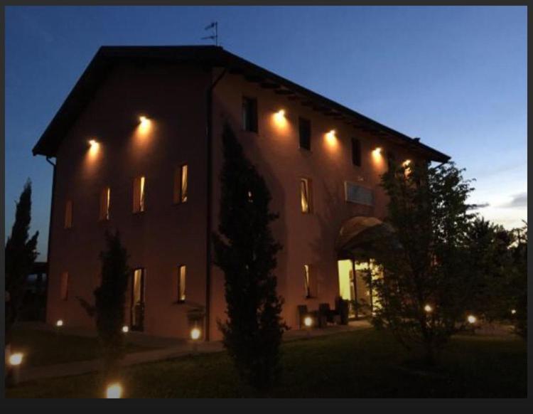 Hotel La Vecchia Reggio Reggio Emilia Kültér fotó