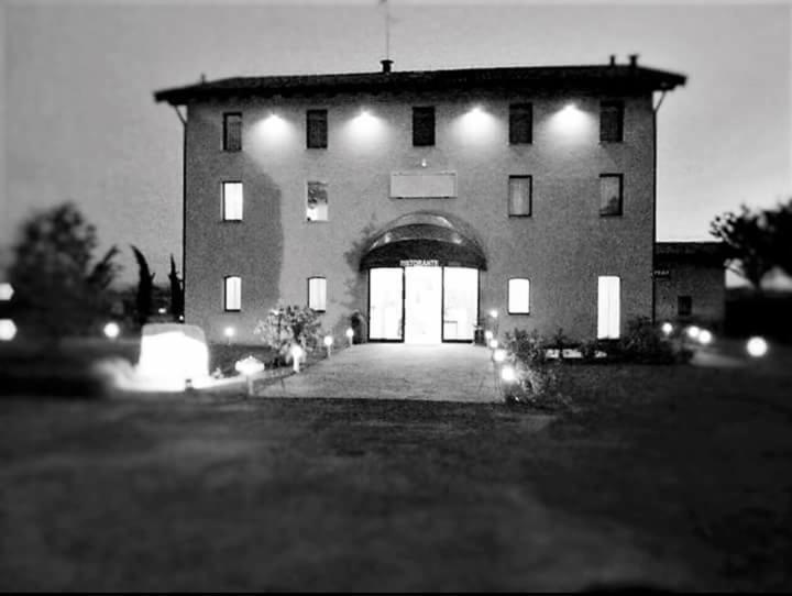 Hotel La Vecchia Reggio Reggio Emilia Kültér fotó